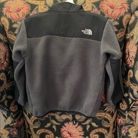 The North Face Kids 3T Denali Black and Gray Fleece Zip Jacket - Picture 11 of 12